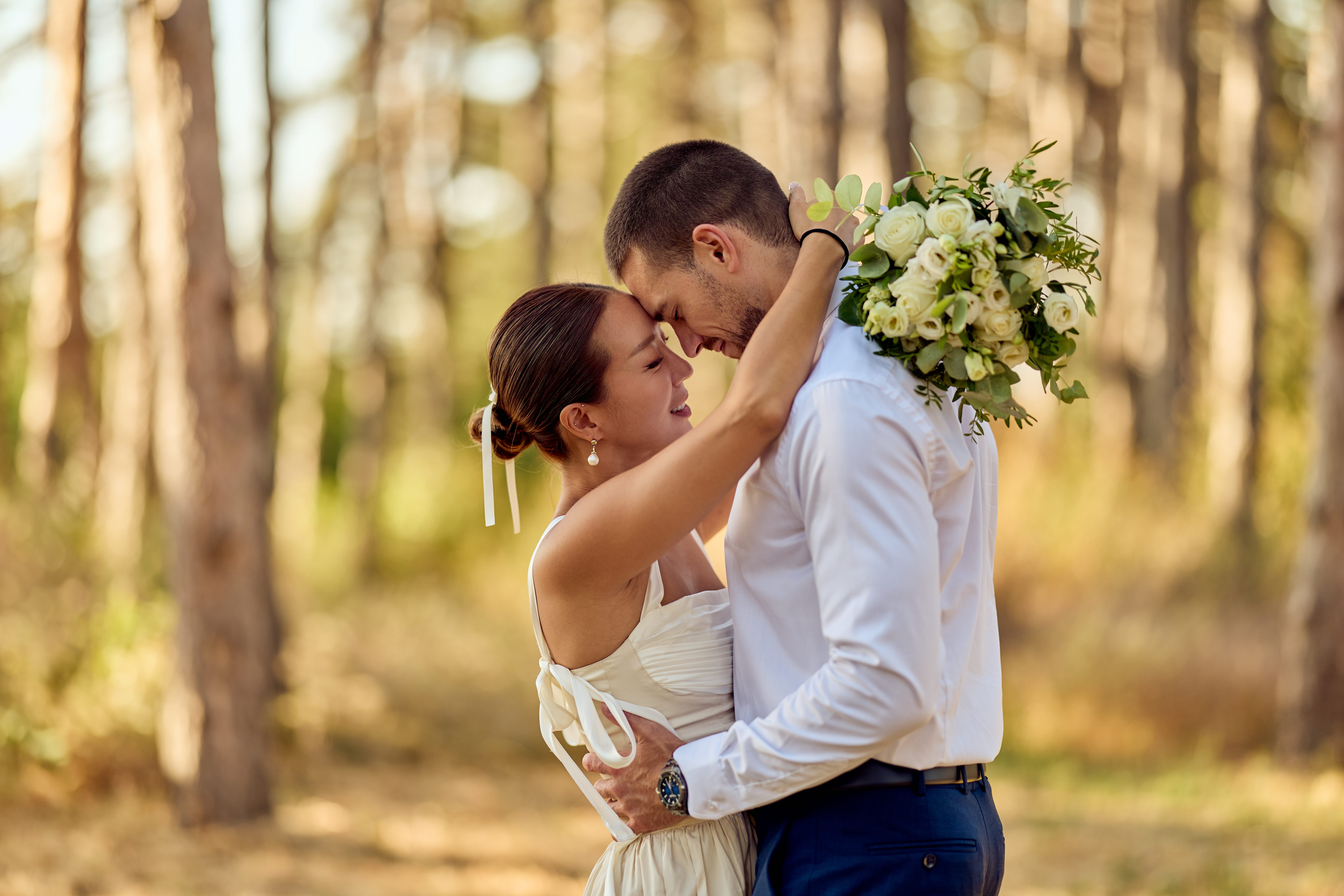 Romantic wedding styling with couple on wedding days
